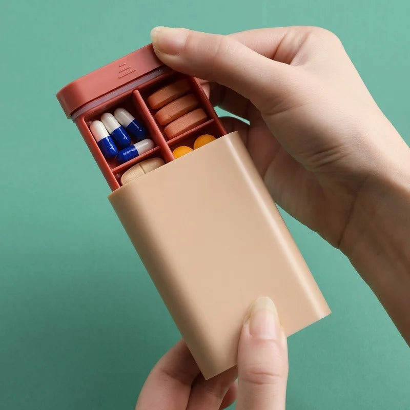 Pilulier de voyage compact avec compartiments