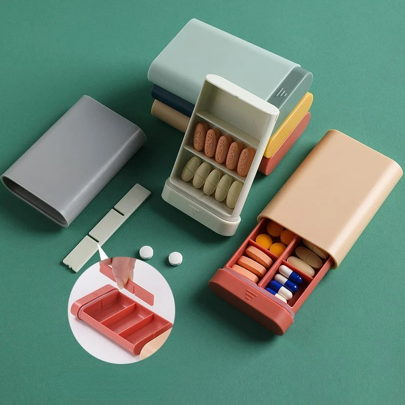 Boîte à médicaments de voyage Roamly ouverte